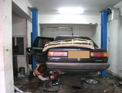 千斤頂在汽車(chē)保養(yǎng)中心